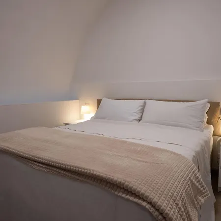 Waves Apartment Como